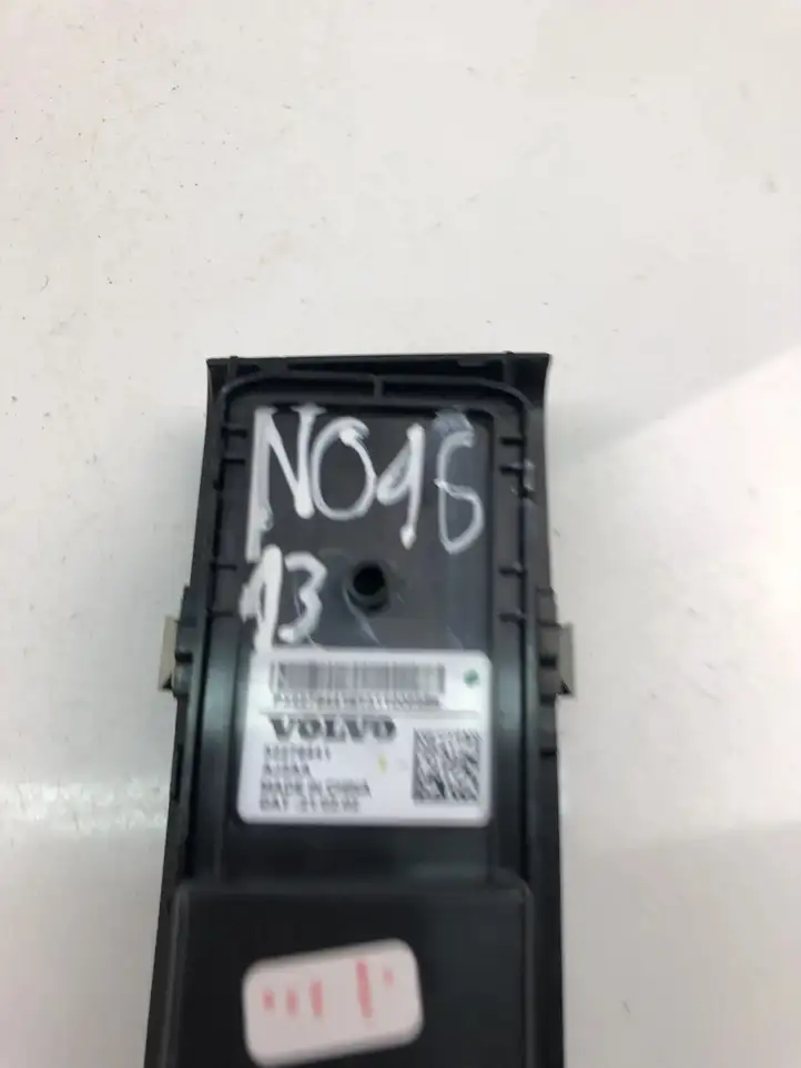 Volvo XC40 (2017 - ) 32279441 Кнопка стеклоподъемников — фото 3