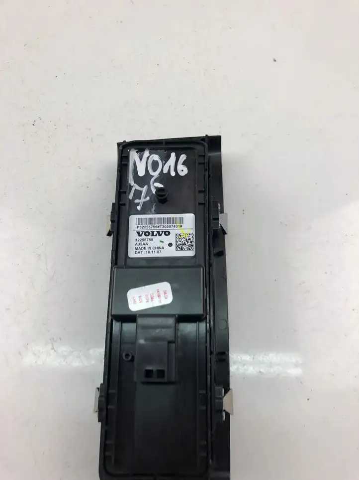 Volvo XC40 (2017 - ) 32256755 Кнопка стеклоподъемников — фото 3