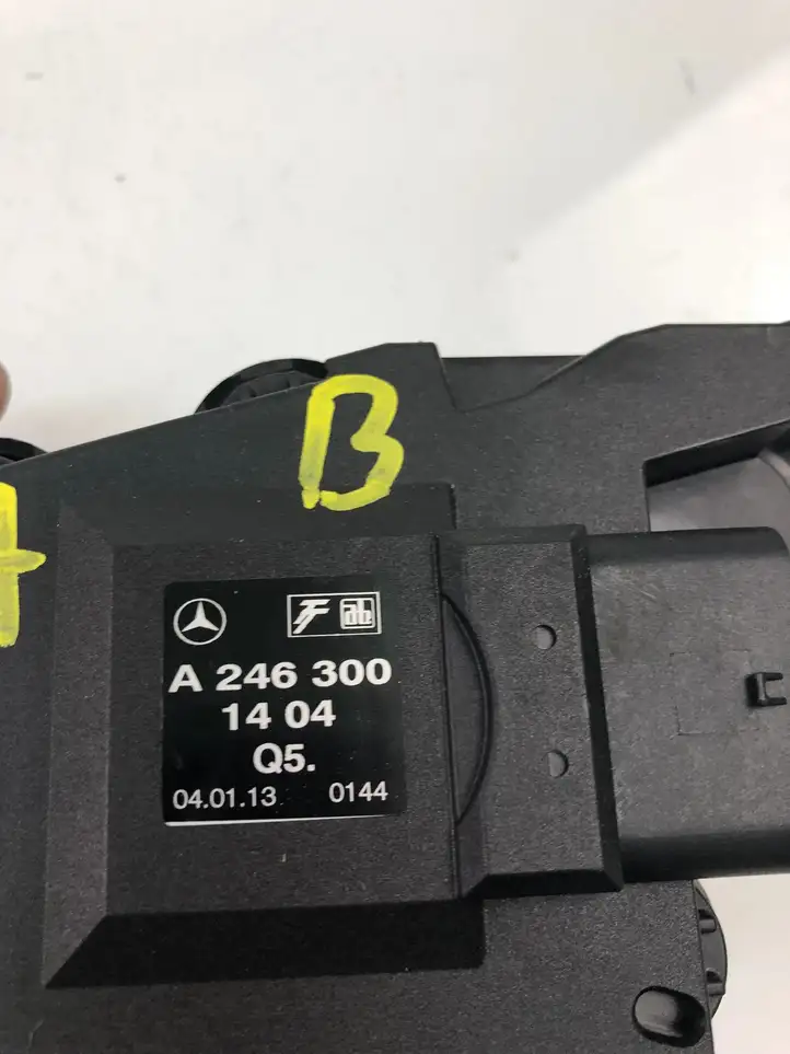 Mercedes-Benz CLA C117,X117,W117 (2013 - 2019) A2463001404 Педаль акселератора — фото 4