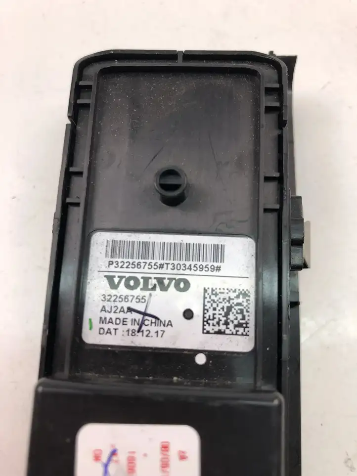 Volvo XC40 (2017 - ) 32256755 Кнопка стеклоподъемников — фото 4