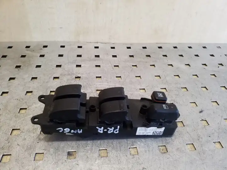 Toyota Corolla Verso AR10 (2004 - 2009) 848200F010 Блок кнопок стеклоподъемников — фото 2