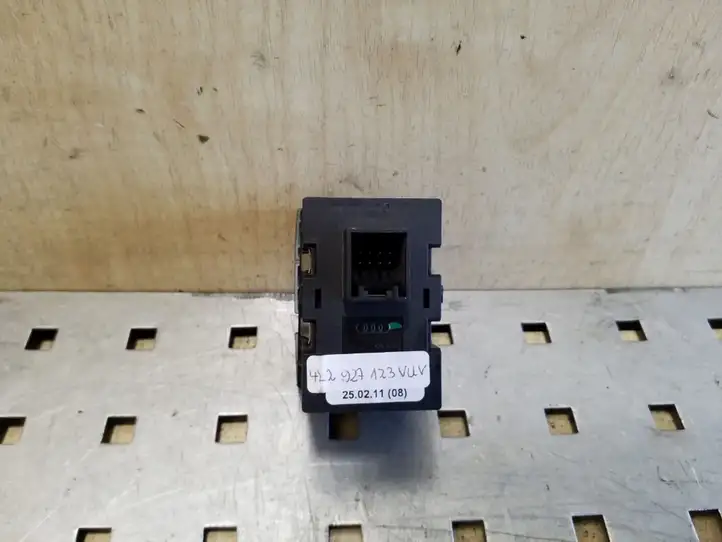 Audi A6 S6 C6 4F (2008 - 2011) 050148068 Другие включатели / ручки/ переключатели — фото 2