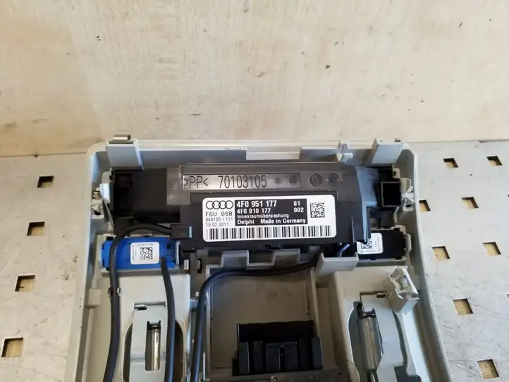Audi A6 S6 C6 4F (2008 - 2011) 4F0951177 Передняя подсветка — фото 3