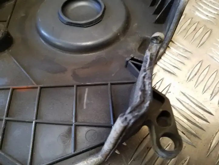 Toyota RAV 4 (XA20) (2000 - 2005) 9095001357A Защита ремня ГРМ — фото 4