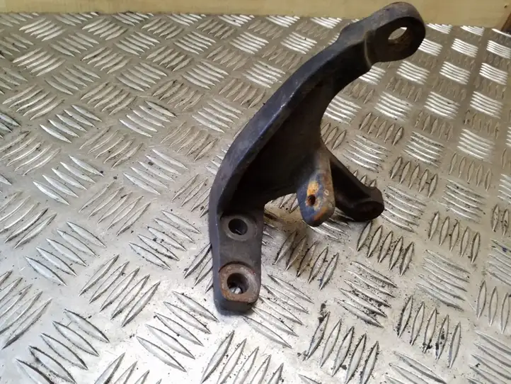Toyota RAV 4 (XA20) (2000 - 2005) 1729327020 Кронштейн двигателя — фото 1