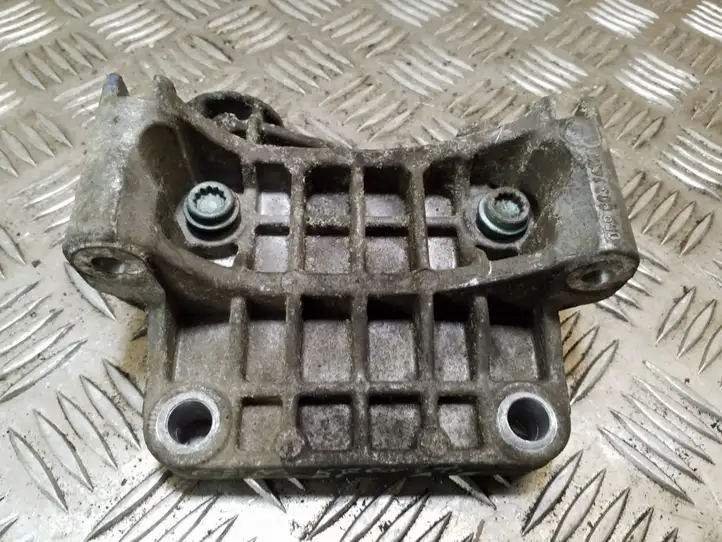 Audi A8 S8 D3 4E (2005 - 2007) 059903143K Кронштейн генератора — фото 1