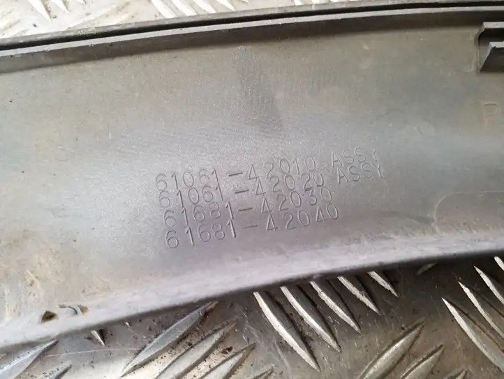 Toyota RAV 4 (XA20) (2000 - 2005) 6106142010 Молдинги задней двери — фото 4