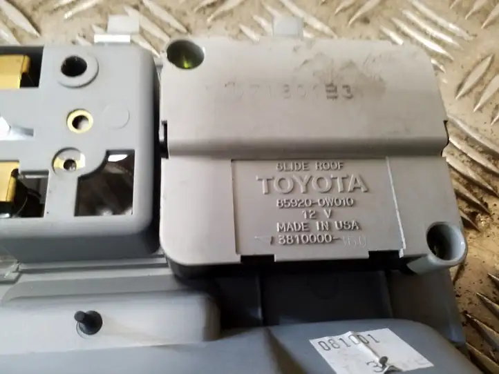 Toyota RAV 4 (XA20) (2000 - 2005) 10000309 Включатель освещения интерьера — фото 4
