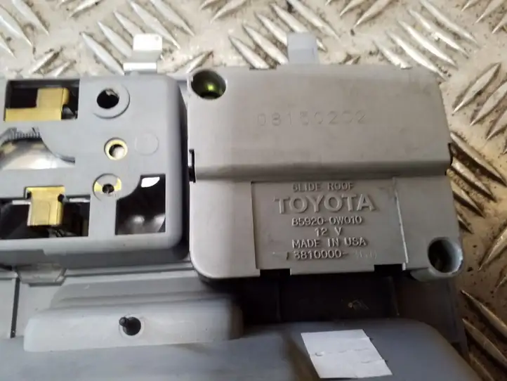 Toyota RAV 4 (XA20) (2000 - 2005) 10000309 Включатель освещения интерьера — фото 3