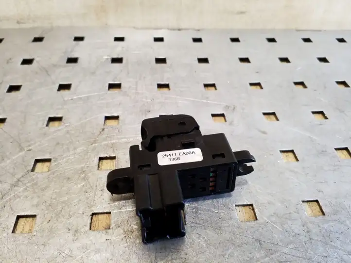 Nissan Pathfinder R51 (2005 - 2012) 25411EA00A Кнопка стеклоподъемников — фото 4