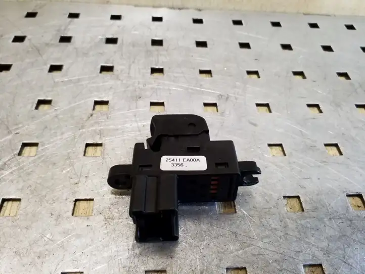 Nissan Pathfinder R51 (2005 - 2012) 25411EA00A Кнопка стеклоподъемников — фото 3