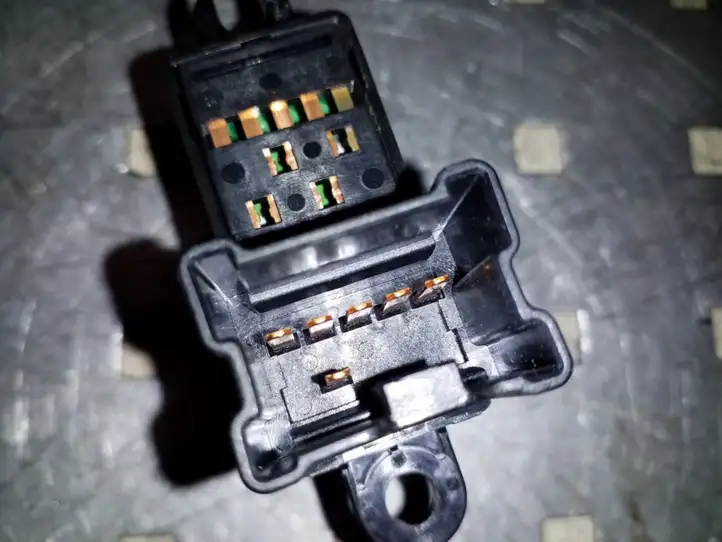 Nissan Pathfinder R51 (2005 - 2012) 25411EA00A Кнопка стеклоподъемников — фото 4