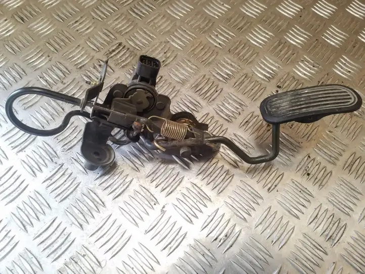 Toyota RAV 4 (XA20) (2000 - 2005) 8928120040 Педаль акселератора — фото 1