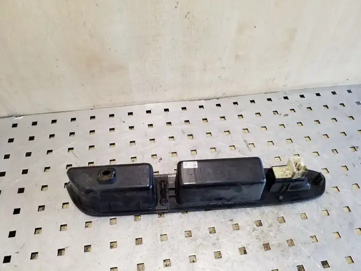 Subaru Forester SG (2003 - 2005) Кнопка стеклоподъемников — фото 4