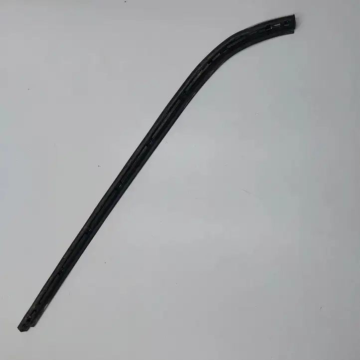 Mini One Cooper F56 F55 (2012 - 2022) 7390173 Облицовка заднего бокового стекла — фото 2