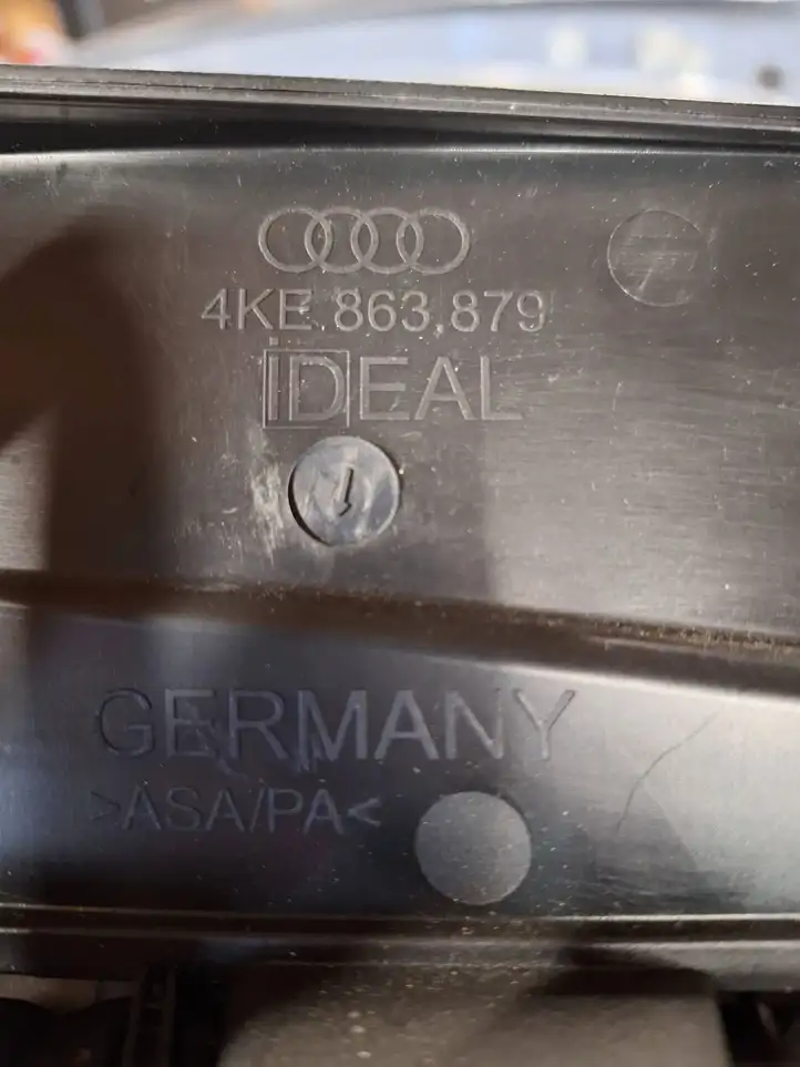 Audi e-tron (2018 - ) 4KE863879 Боковая обшивка багажника — фото 3