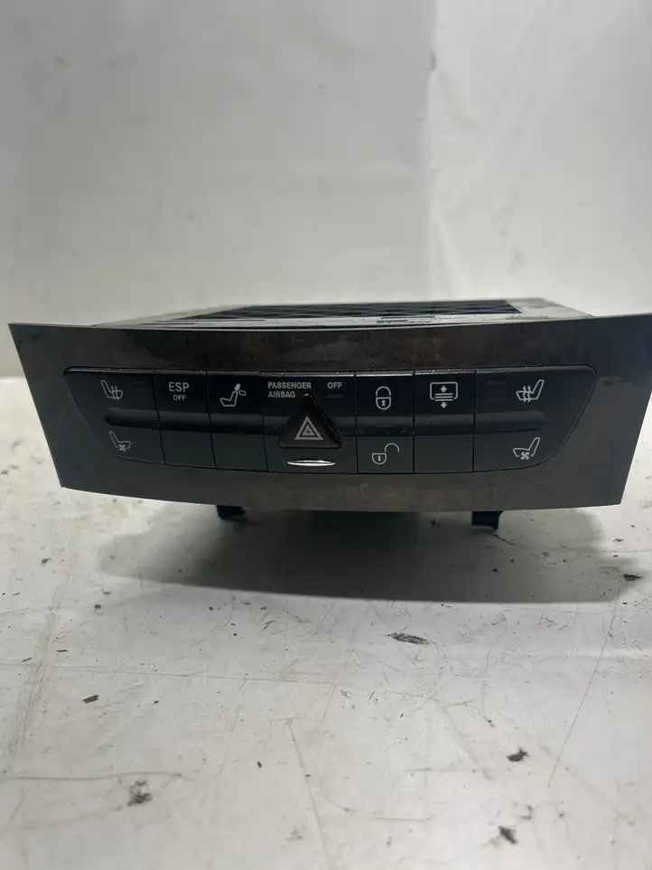 Mercedes-Benz E W211 (2002 - 2009) A2116800552 Блок кнопок на панели — фото 1