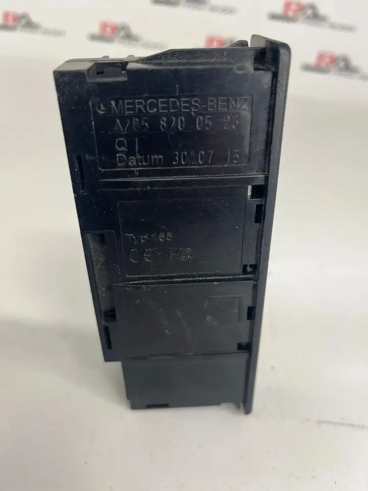 Mercedes-Benz C W205 (2014 - 2021) A2058200526 Другие включатели / ручки/ переключатели — фото 3