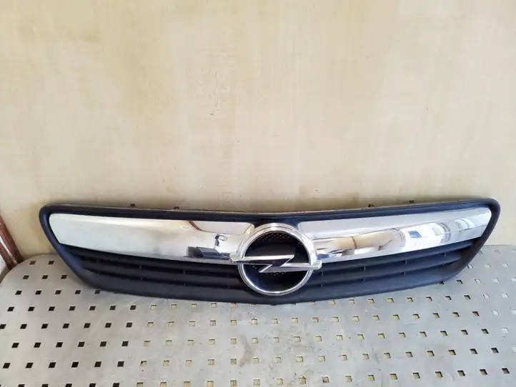 Opel Meriva A (2006 - 2010) 13207140 Верхняя решетка радиатора — фото 1