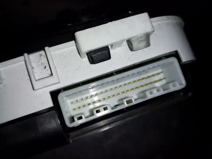 Toyota Corolla Verso E121 (2004 - 2007) 838000F010K Спидометр — фото 1