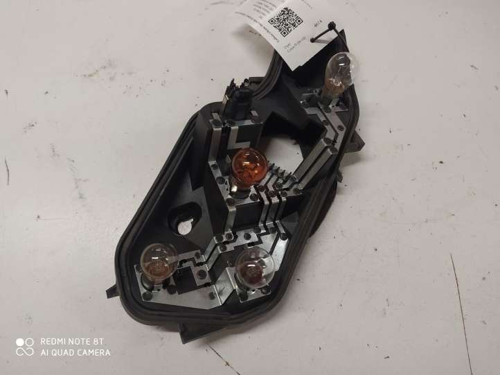 Opel Corsa D (2006 - 2010)  89037872A Держатель крышки лампы заднего фонаря