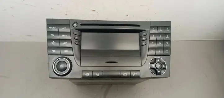Mercedes-Benz E W211 (2002 - 2009) A2118275142 Магнитола / мультимедийная система — фото 1