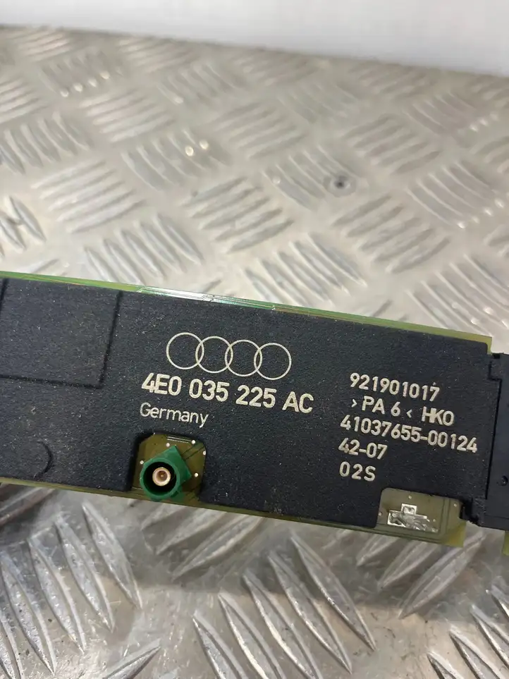 Audi A8 S8 D3 4E (2005 - 2007) 4E0035225AC Усилитель антенны — фото 4