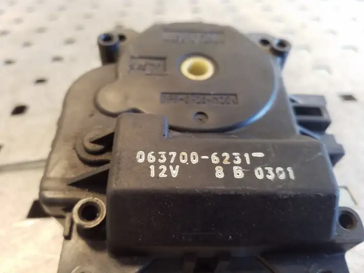 Toyota Avensis T220 (2000 - 2003) 0637006231 Двигатель задвижки потока воздуха — фото 2