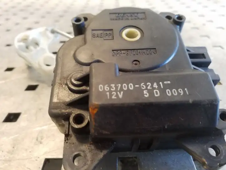 Toyota Avensis T220 (2000 - 2003) 0637006241 Двигатель задвижки потока воздуха — фото 2