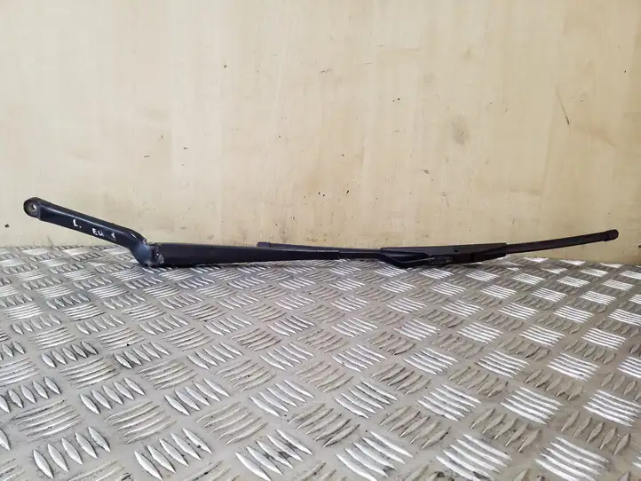 Toyota Avensis T220 (2000 - 2003) 8522105051 Рычаг стеклоочистителя — фото 1