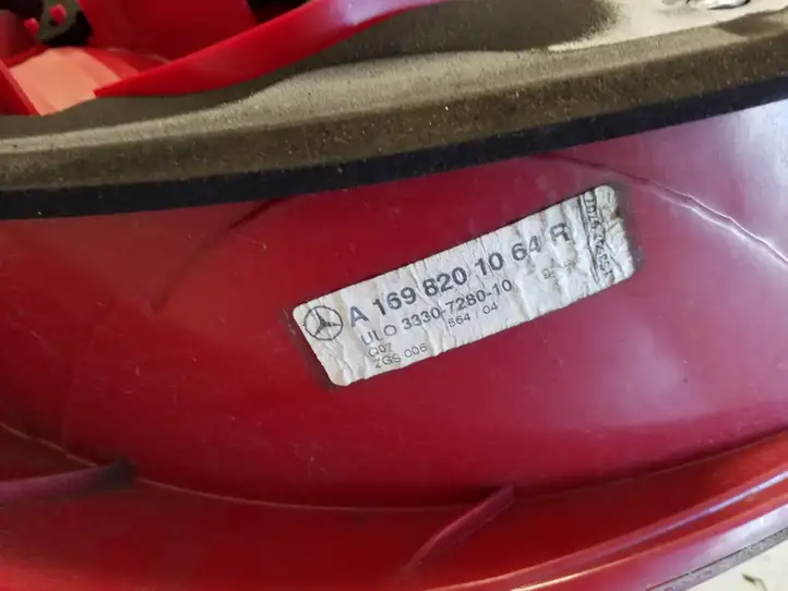 Mercedes-Benz A W169 (2004 - 2012) A1698201064R Задний фонарь в кузове — фото 3