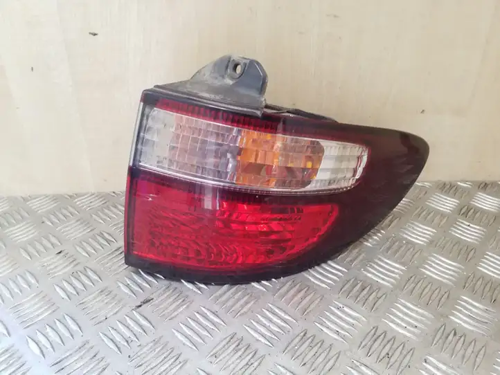 Toyota Previa (XR30, XR40) II (2000 - 2006) Задний фонарь в кузове — фото 1