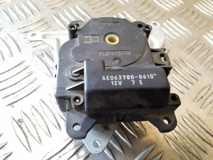 Toyota Previa (XR30, XR40) II (2000 - 2006) AE0637008610 Двигатель задвижки потока воздуха — фото 2