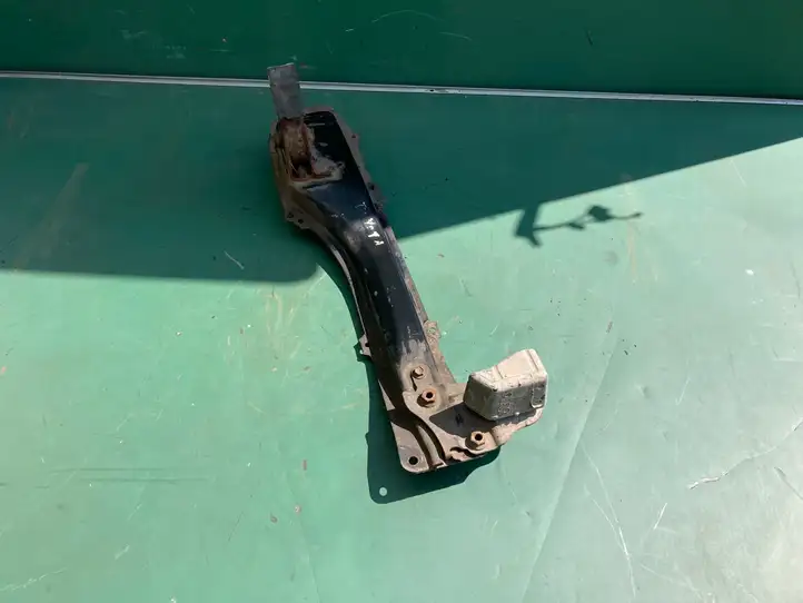 Toyota Corolla Verso E121 (2001 - 2004) 5120412150 Кронштейн двигателя — фото 1