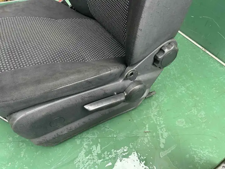 Mercedes-Benz Sprinter W906 (2006 - 2018) 2220481298 Переднее сиденье водителя — фото 3