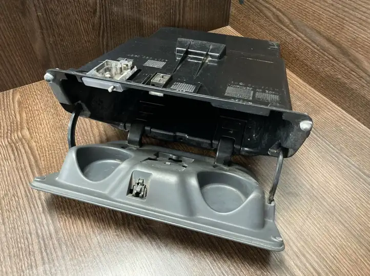 Mercedes-Benz Sprinter W901 W902 W903 W904 (1995 - 2007) 9016800491 Бардачок в сборе — фото 3