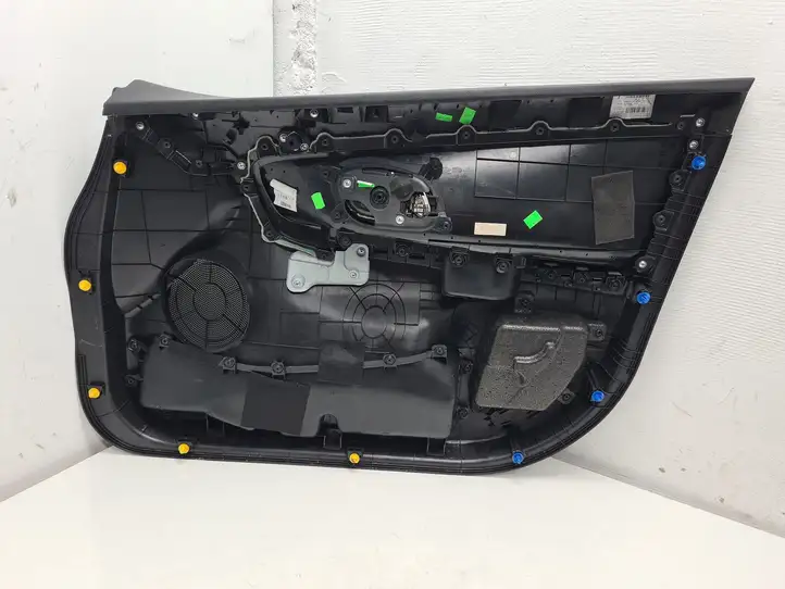 Kia Ceed (2015 - 2018) 82350A2000 Обшивка передней двери — фото 4