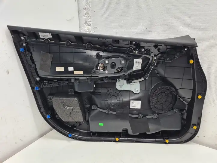 Kia Ceed (2015 - 2018) 82360A2000 Обшивка передней двери — фото 3