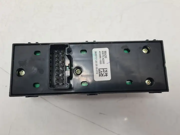 Kia Ceed (2015 - 2018) 93570A2200 Блок кнопок стеклоподъемников — фото 2