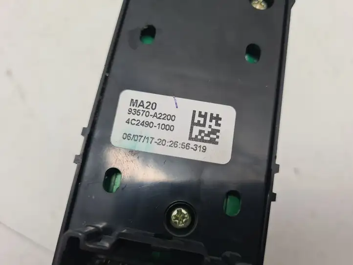 Kia Ceed (2015 - 2018) 93570A2200 Блок кнопок стеклоподъемников — фото 3