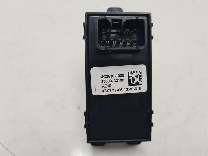 Kia Ceed (2015 - 2018) 4C25101000 Кнопка стеклоподъемников — фото 2