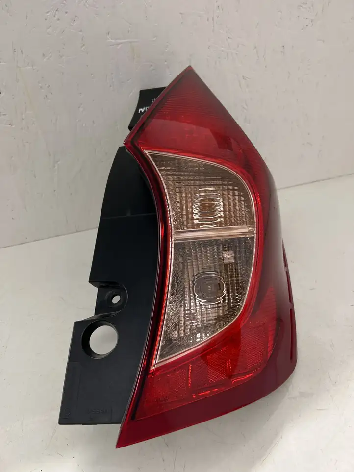 Nissan Note (E12) (2014 - 2018) 265503VA0A Задний фонарь в кузове — фото 1