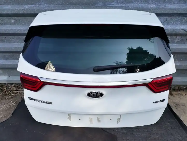 Kia Sportage (2016 - 2018) Крышка багажника — фото 1