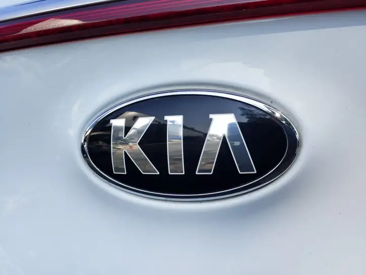 Kia Sportage (2016 - 2018) Крышка багажника — фото 2