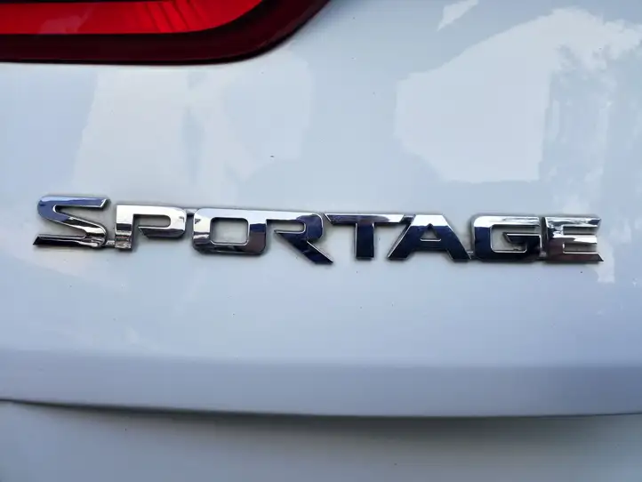 Kia Sportage (2016 - 2018) Крышка багажника — фото 7