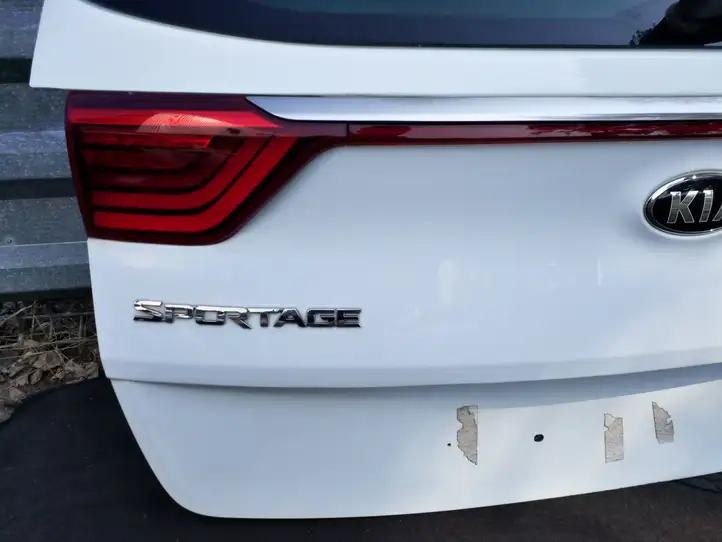 Kia Sportage (2016 - 2018) Крышка багажника — фото 4
