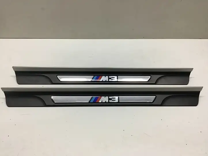 BMW M3 E46 (1999 - 2006) 51478204113 Внутренняя отделка переднего порога — фото 1