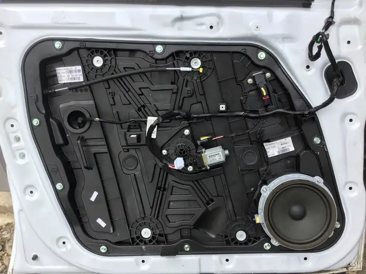 Kia Sportage (2016 - 2018) Дверь — фото 15