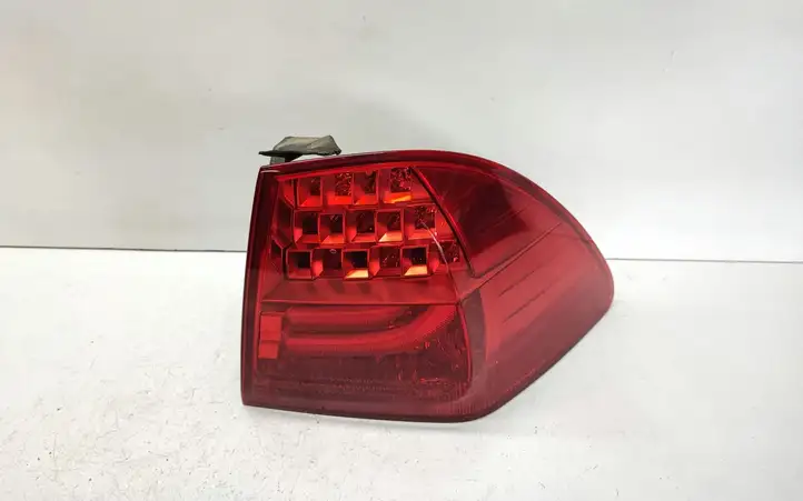 BMW 3 E90 E91 (2005 - 2012) 7289432 Задний фонарь в кузове — фото 1