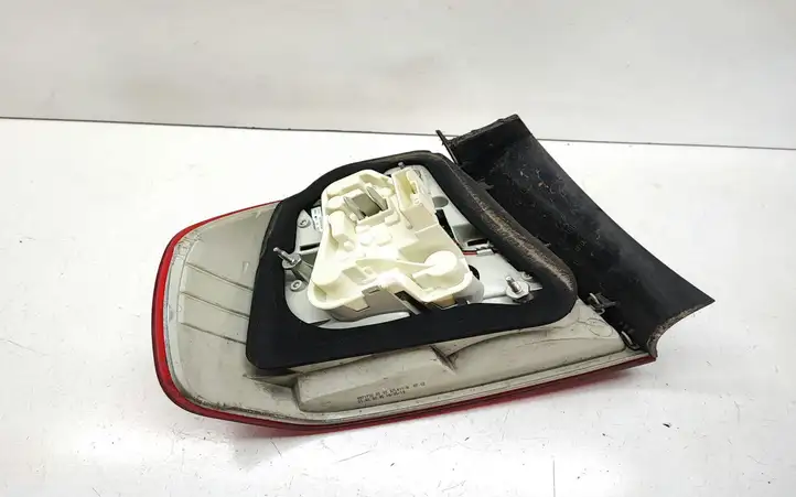 BMW 3 E90 E91 (2005 - 2012) 4871732 Задний фонарь в кузове — фото 3